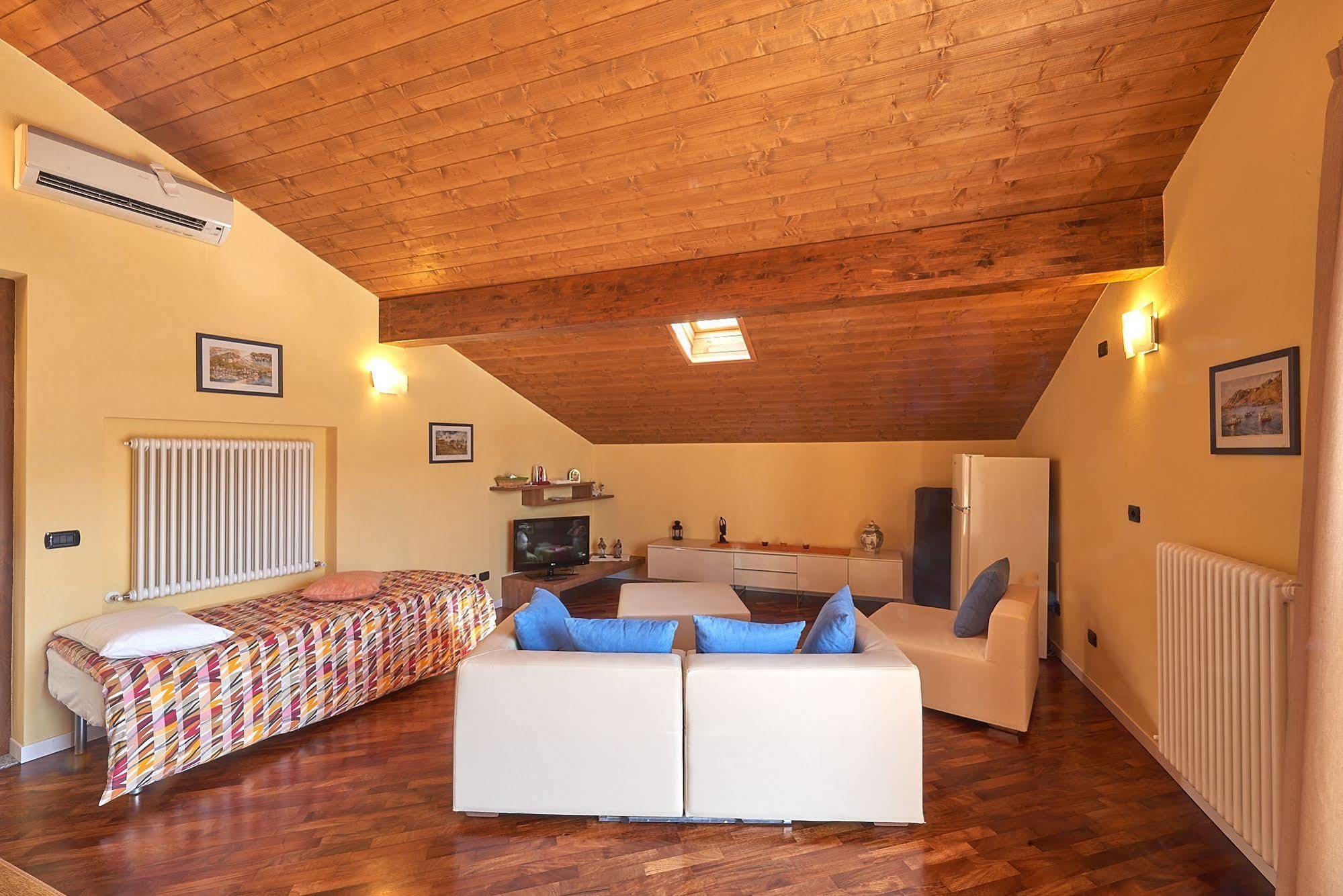 B&B-Foresteria Casa Della Musica Lake Como Mandello del Lario Extérieur photo
