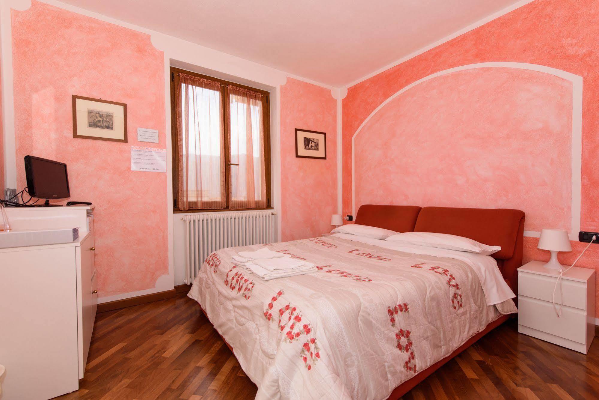 B&B-Foresteria Casa Della Musica Lake Como Mandello del Lario Extérieur photo
