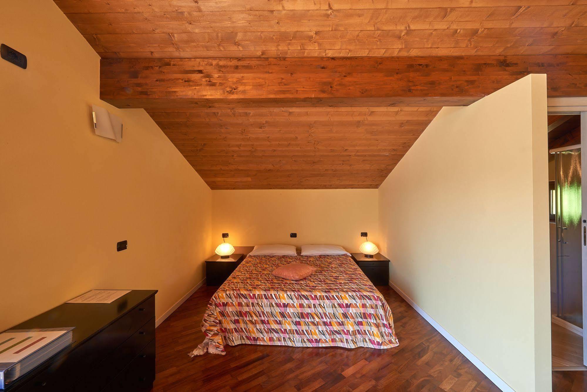 B&B-Foresteria Casa Della Musica Lake Como Mandello del Lario Extérieur photo